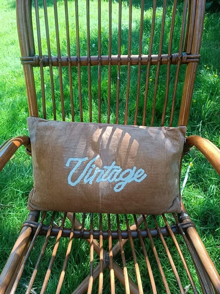 coussins bohèmes proposé à la location pour un mariage