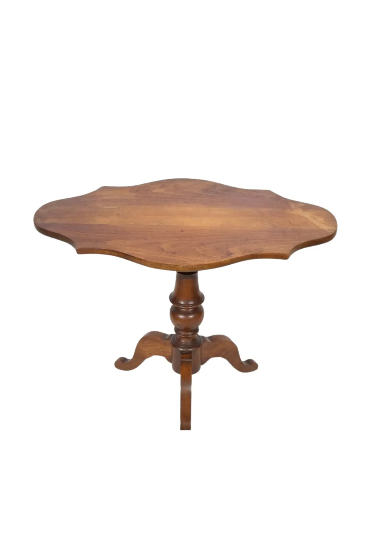 table yumi bois ancienne proposée à la location pour un mariage