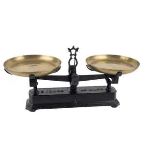 Balance en fer ancienne