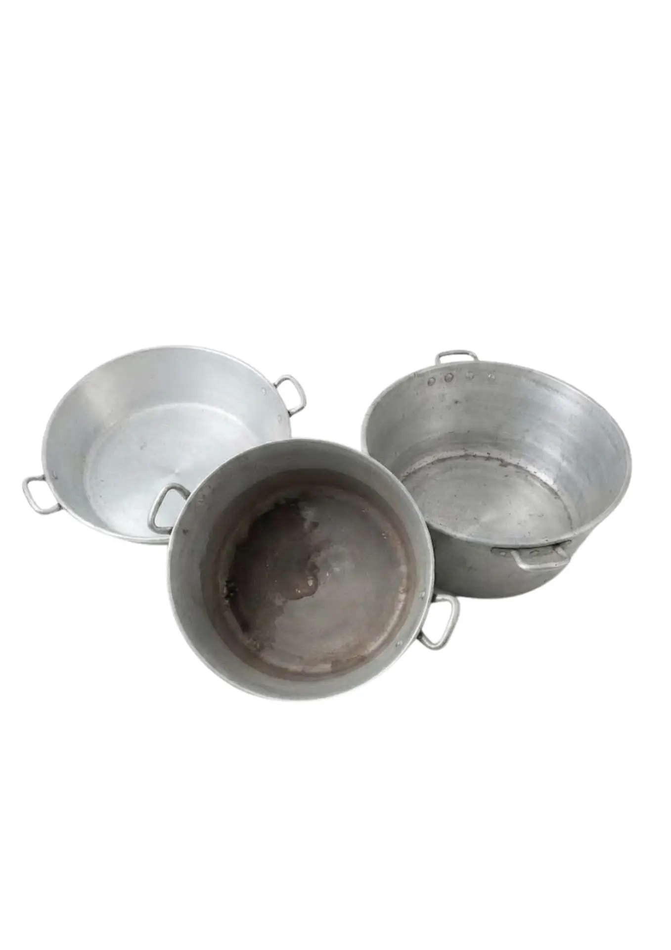 Bassine en métal ancienne proposée à la location pour un mariage