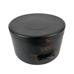 Boîte à chapeau ancienne