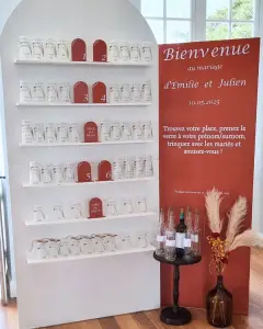 Etagère mur à champagne personnalisable proposé à la location pour un mariage