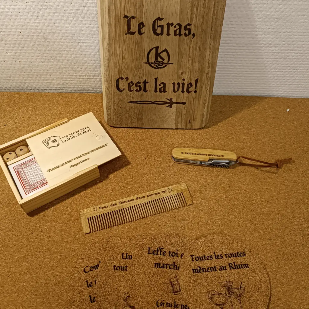 Gravure personnalisée sur bois cadeaux invités mariage