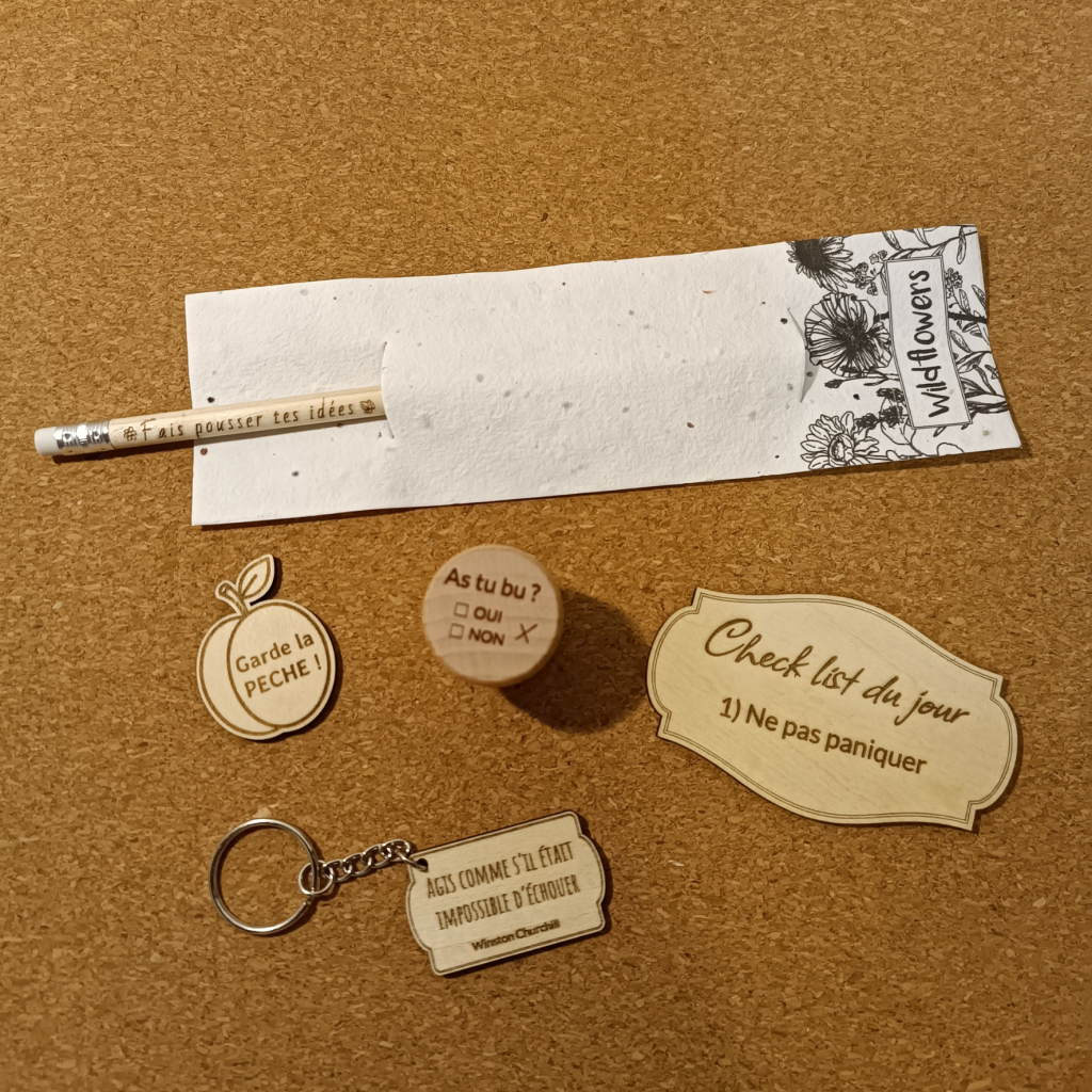 Gravure personnalisée sur bois cadeaux invités mariage